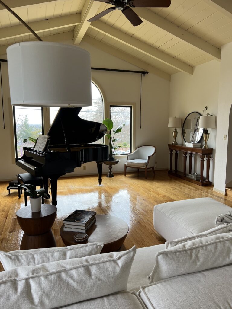 Spotless home living area in San Mateo