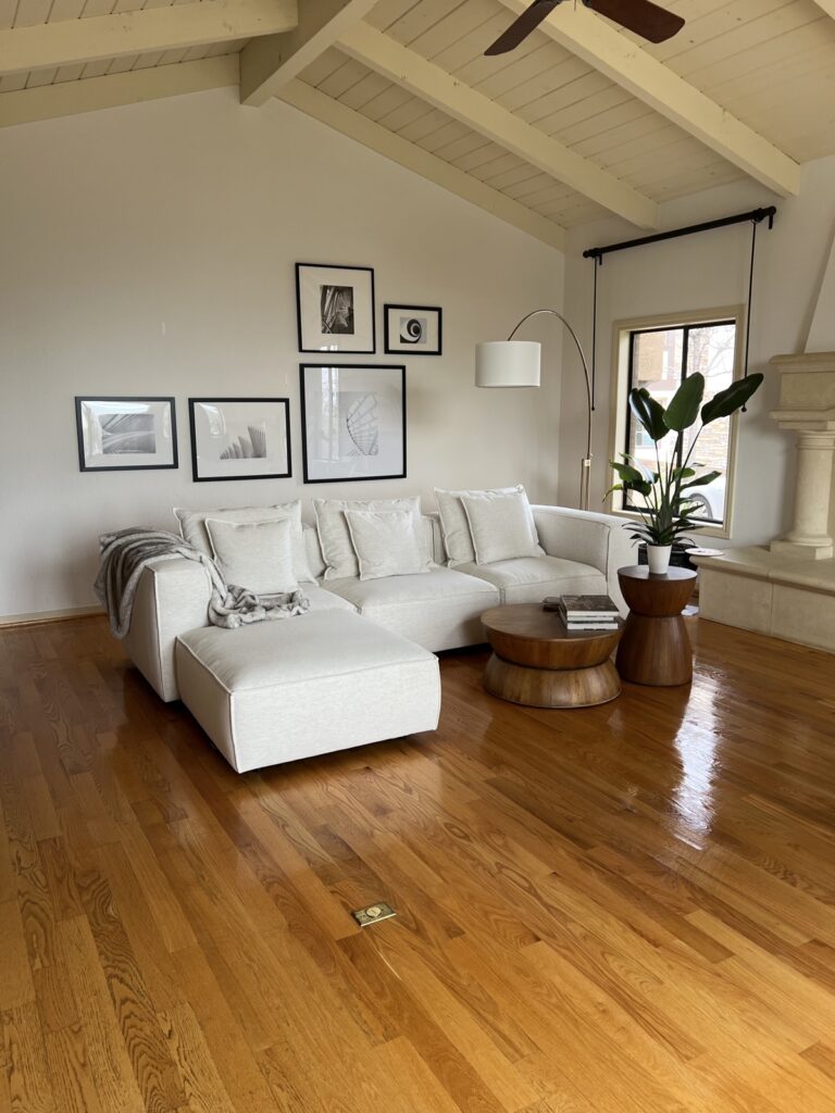 Clean living room after house cleaning in San Mateo
